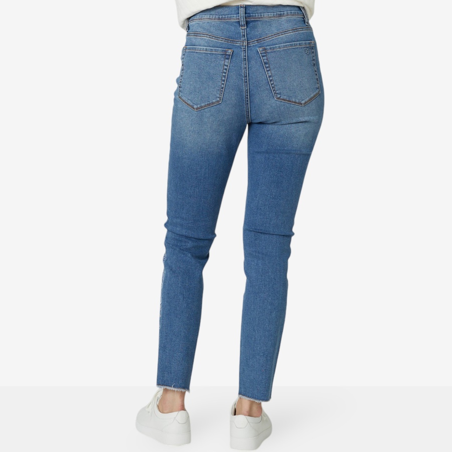 Image 100967_ALTMORE2.jpg, Product 100-967 / Price $34.33, Diane Gilman New Classic Stretch Bleach Embellished Skinny Jean from DG2 by Diane Gilman on TSC.ca's Fashion department