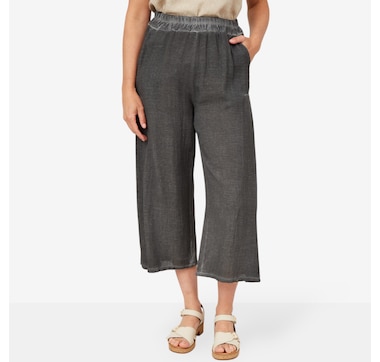 M Made In Italy Pull-On Capris with Side Seam Pockets