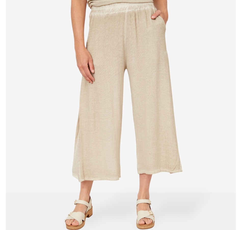 Image 102376_CNT.jpg, Product 102-376 / Price $34.33, M Made In Italy Pull-On Capris with Side Seam Pockets from M Made in Italy on TSC.ca's Fashion department