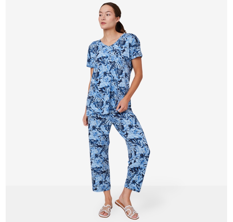 Image 102573_ALTMORE1.jpg, Product 102-573 / Price $19.33, Kim & Co. Brazil Knit Seamfree Cropped Pant from Kim & Co. on TSC.ca's Fashion department