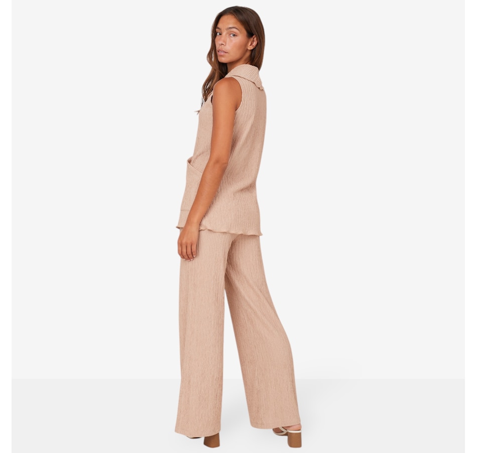 Image 103586_ALTMORE3.jpg, Product 103-586 / Price $39.88, Marallis Cowl Neck Crinkle Knit Sleeveless Top with Front Pockets from Marallis on TSC.ca's Fashion department