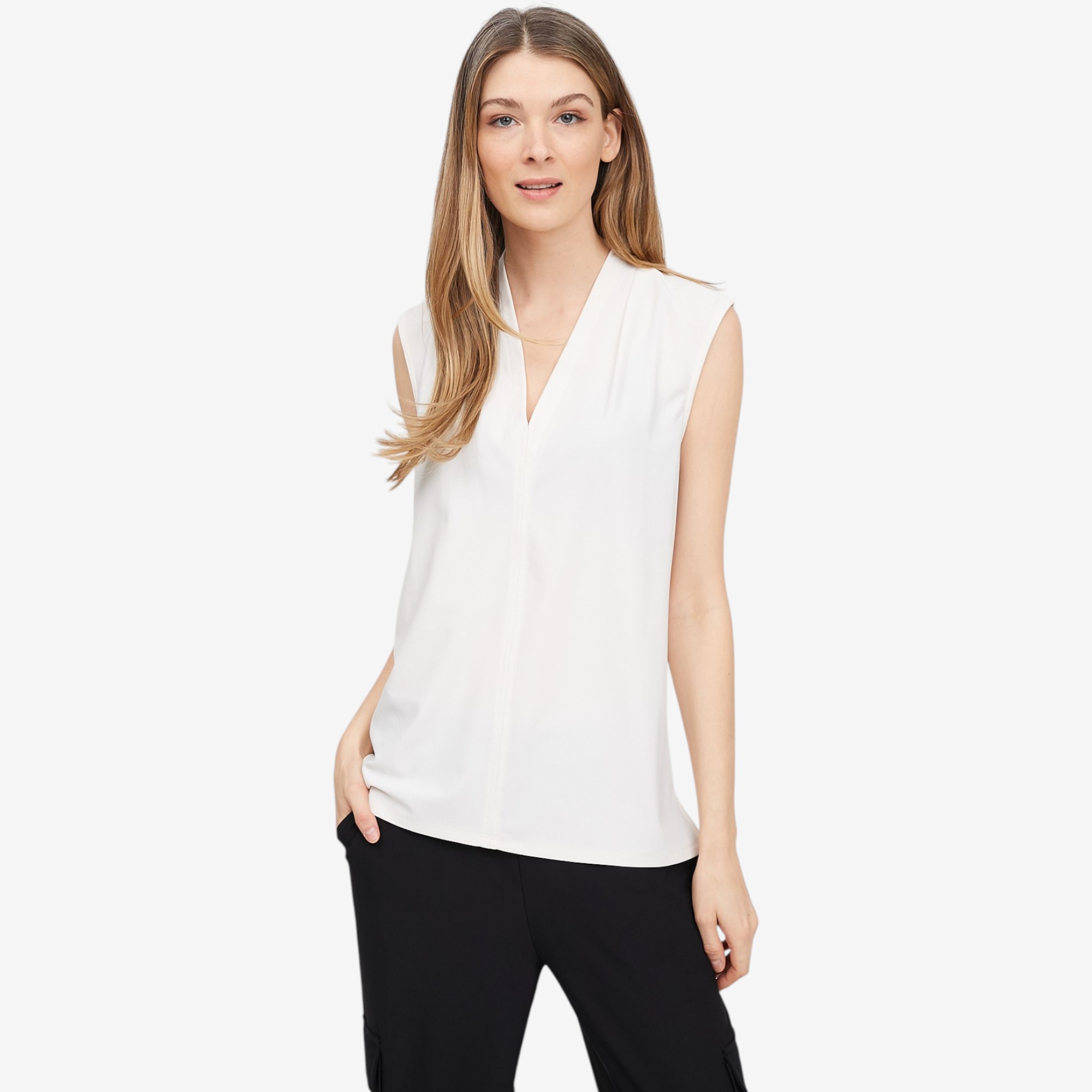 Wynne Style Luxe Crepe Sharp V-Neck Sleeveless Top - TSC.ca