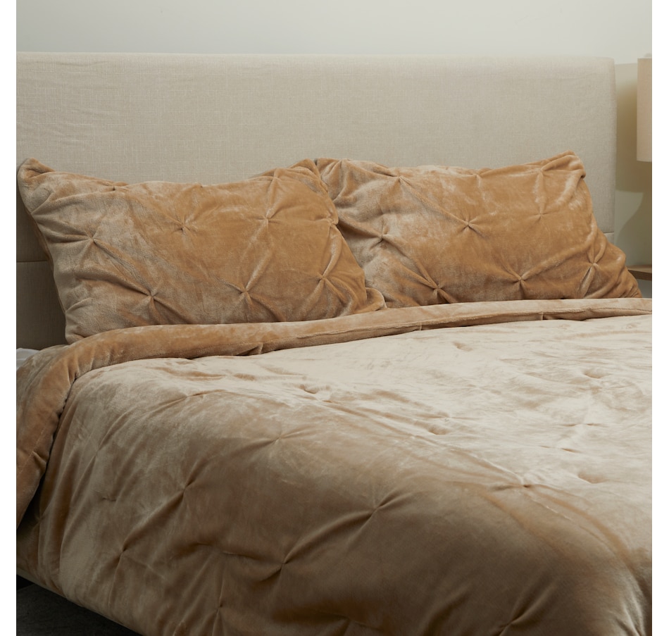 Image 105307_NEU.jpg, Product 105-307 / Price $34.88 - $54.88, Home Suite Velvet Soft 3-piece Comforter Set from Home Suite on TSC.ca's Home & Garden department
