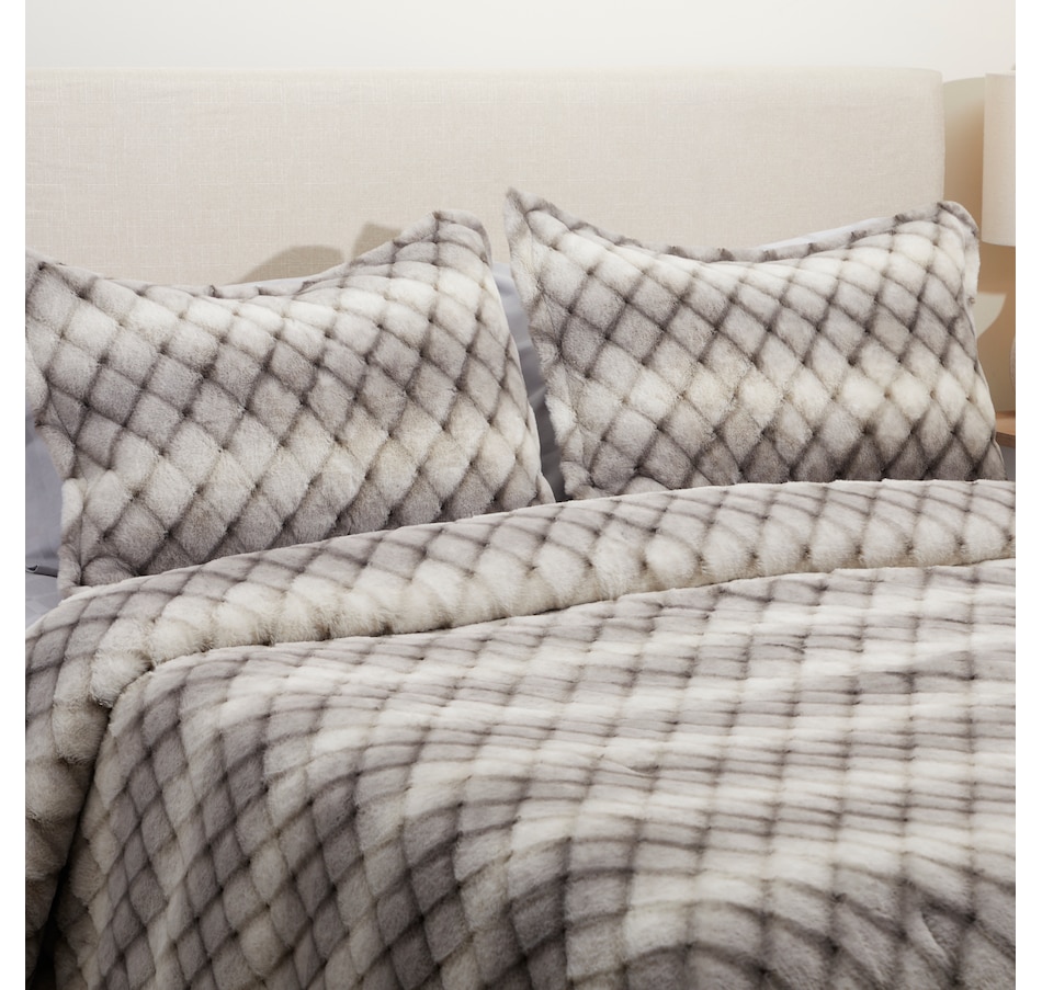 Image 105344_CLL.jpg, Product 105-344 / Price $79.99 - $119.99, Guillaume Luxe Faux Fur Jacquard Comforter Set from Guillaume on TSC.ca's Home & Garden department