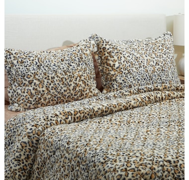 Guillaume Luxe Faux Fur Jacquard Comforter Set