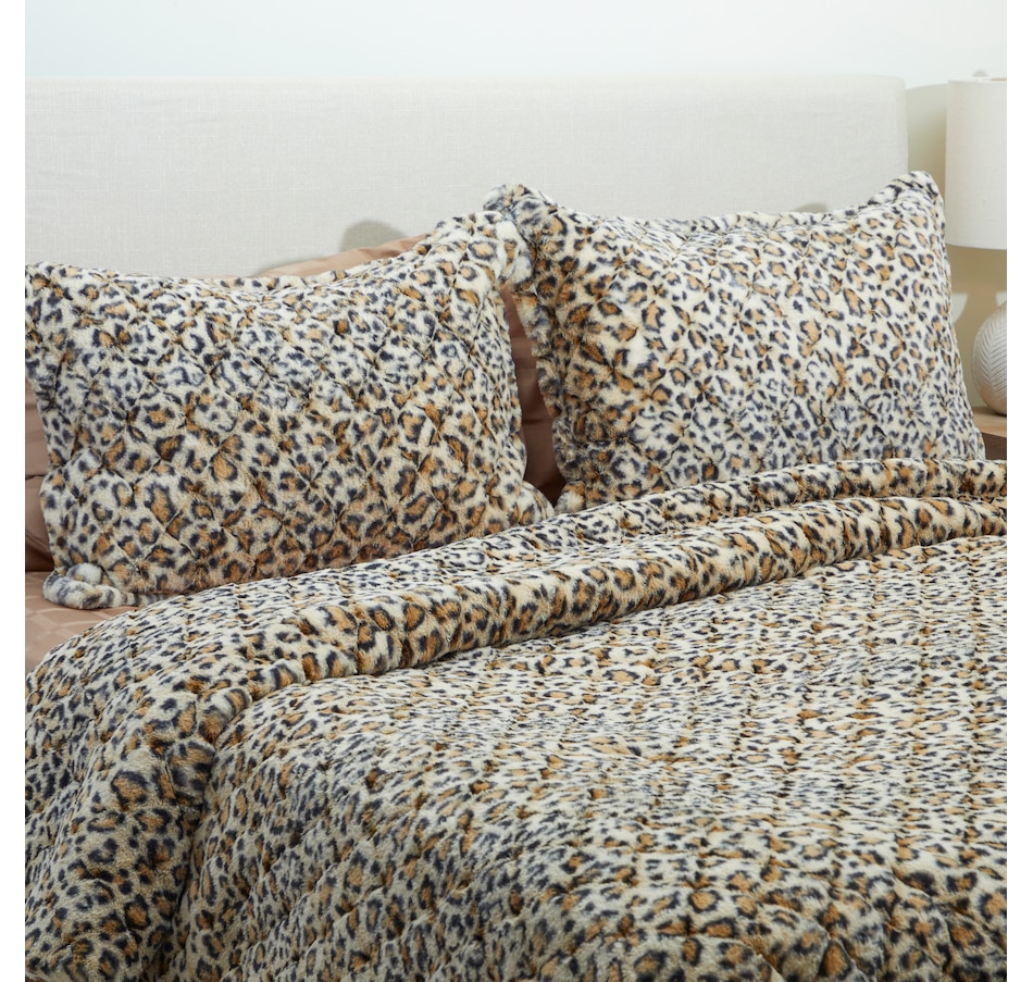 Image 105344_LEP.jpg, Product 105-344 / Price $79.99 - $119.99, Guillaume Luxe Faux Fur Jacquard Comforter Set from Guillaume on TSC.ca's Home & Garden department