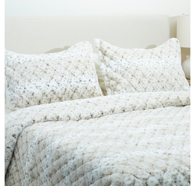 Guillaume Luxe Faux Fur Jacquard Comforter Set