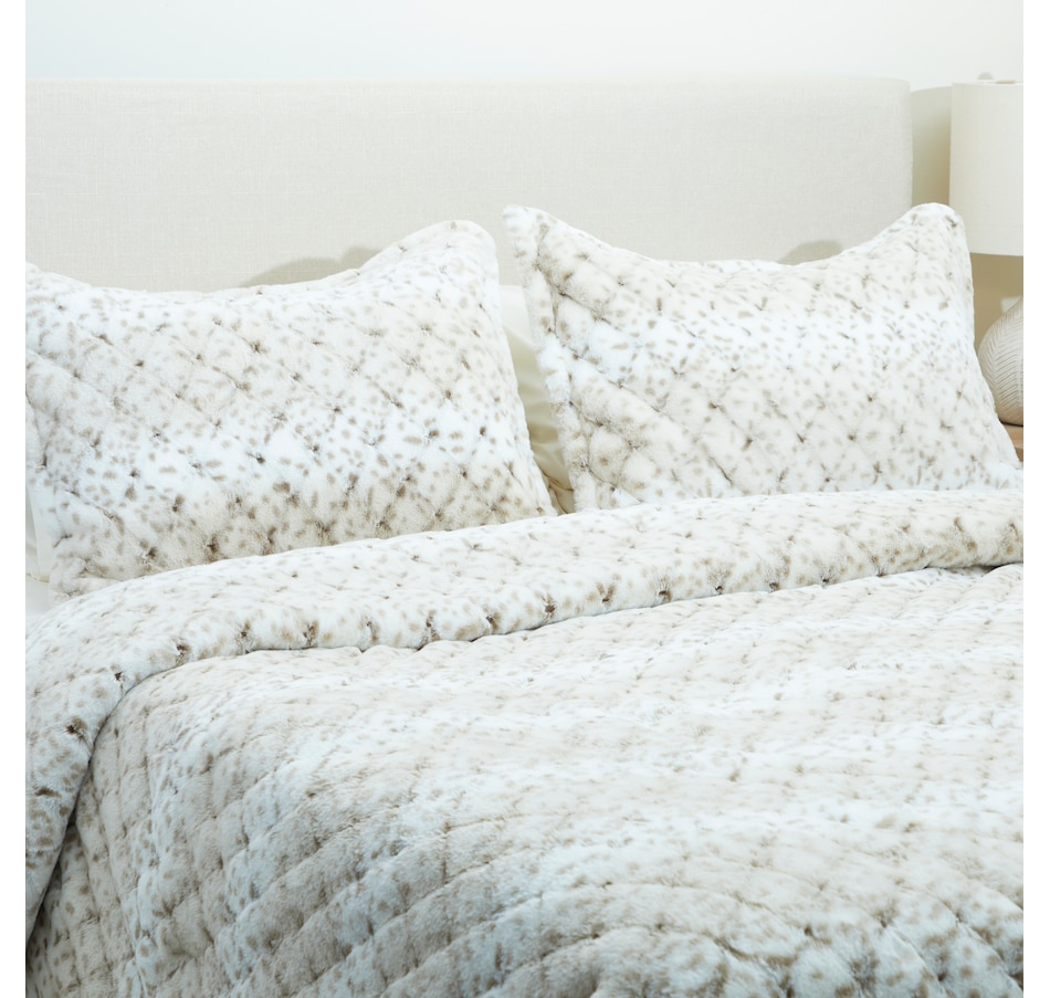 Image 105344_LYNX.jpg, Product 105-344 / Price $79.99 - $119.99, Guillaume Luxe Faux Fur Jacquard Comforter Set from Guillaume on TSC.ca's Home & Garden department