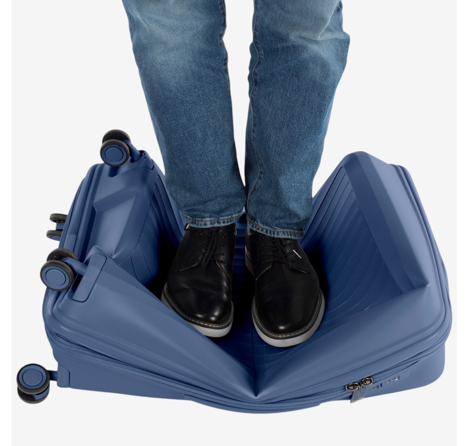 Image 106702_ALTMORE5.jpg, Product 106-702 / Price $129.99, Heys AirLite 21" Spinner Luggage from Heys on TSC.ca's Home & Garden department