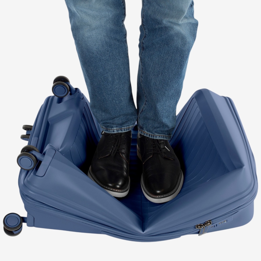 Image 106702_ALTMORE5.jpg, Product 106-702 / Price $219.99, Heys AirLite 21" Spinner Luggage from Heys on TSC.ca's Home & Garden department