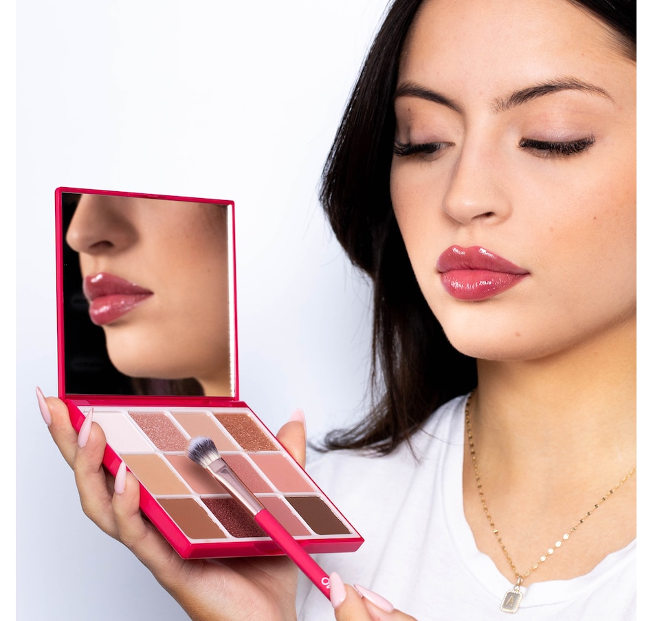 Image 110465_ALTMORE3.jpg, Product 110-465 / Price $59.00, Doll 10 The Magic Palette With Magic Blending Brush from Doll 10 on TSC.ca's Beauty department