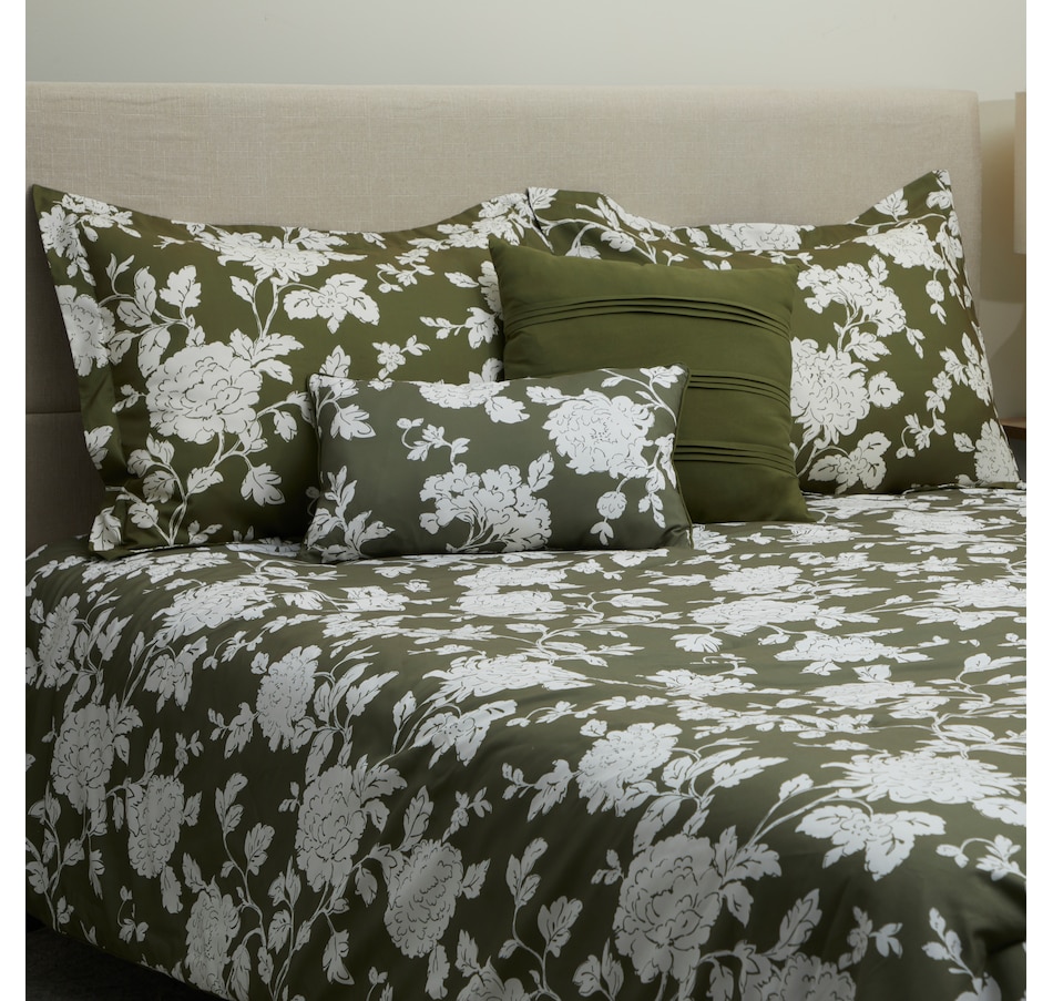 Image 121057_OLI.jpg, Product 121-057 / Price $59.99 - $79.99, Home Suite Essentials Floral 5-Piece Comforter Set from Home Suite on TSC.ca's Home & Garden department