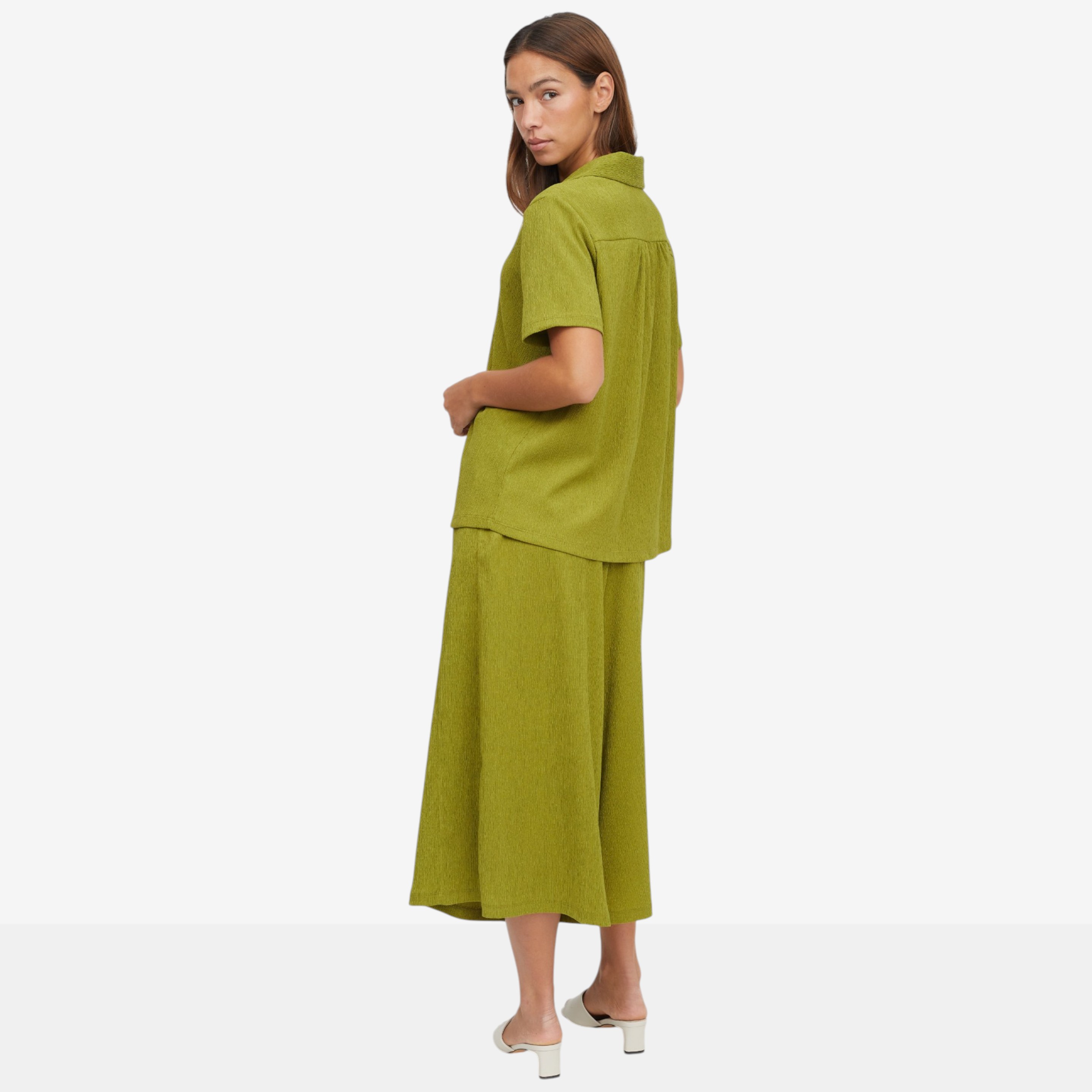 Kim & Co. Stretch Crinkle Knit Short Sleeve Shirt with Shirring