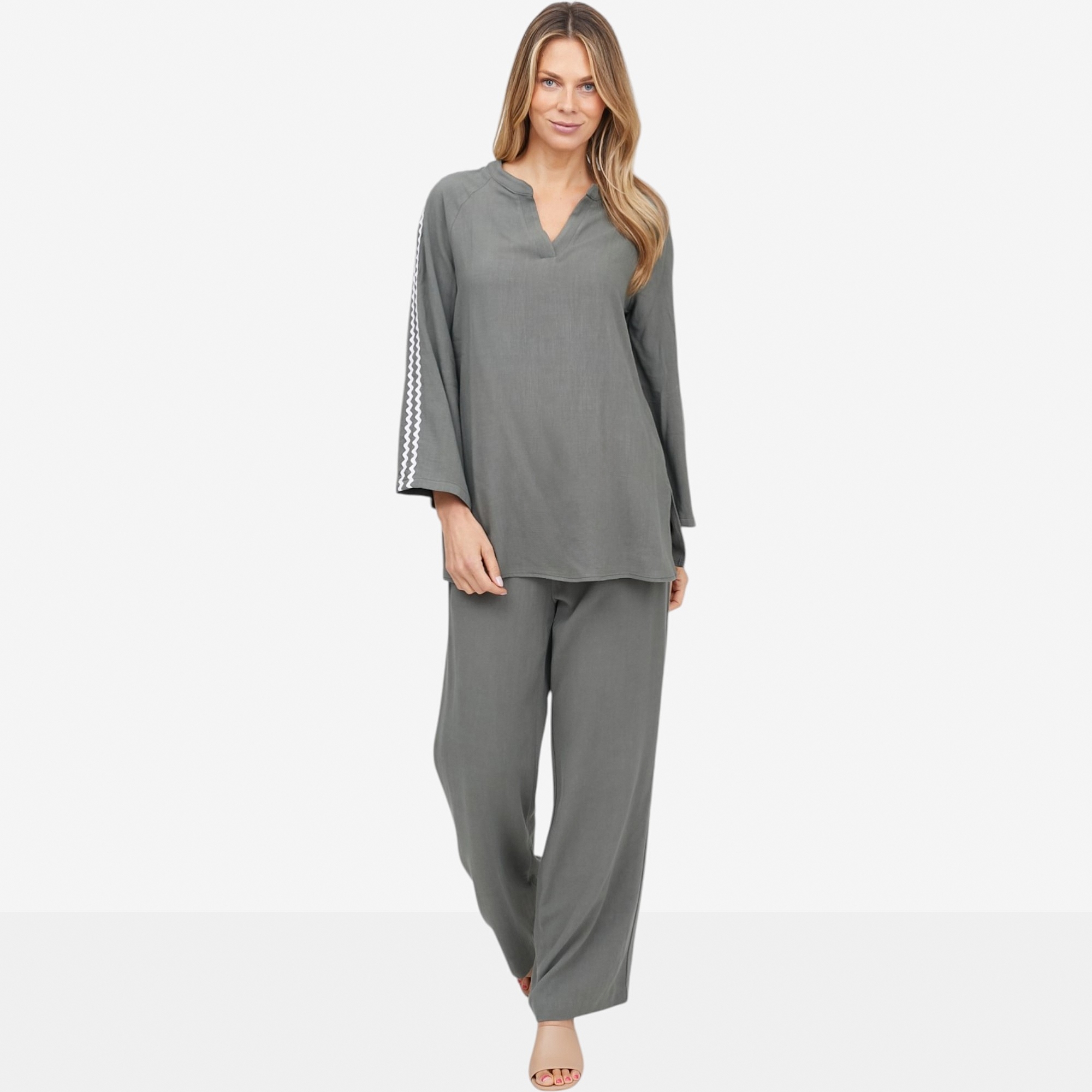 Carrie-O Linen Blend Wide Leg Pant with Smocked Waist Detail - TSC.ca