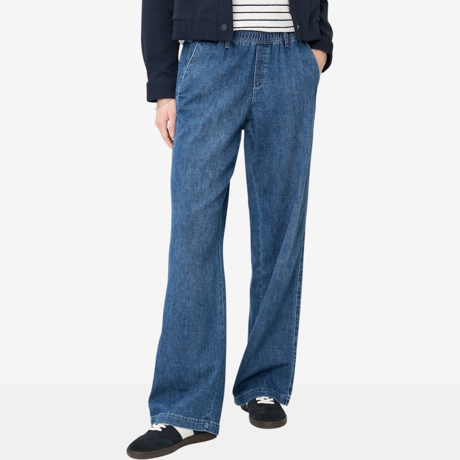 Image 122387_REGBU.jpg, Product 122-387 / Price $268.00, Brax Maine Ultralight Jean from Brax on TSC.ca's Fashion department