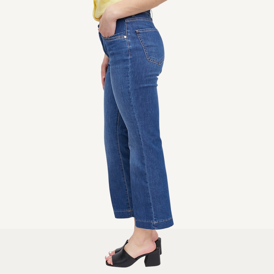 Image 122389_ALTMORE1.jpg, Product 122-389 / Price $159.88, Brax Mary Ultralight Jean from Brax on TSC.ca's Fashion department