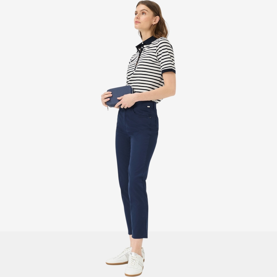 Image 122390_ALTMORE4.jpg, Product 122-390 / Price $268.00, Brax Mary Straight Ultralight Leg Trouser from Brax on TSC.ca's Fashion department