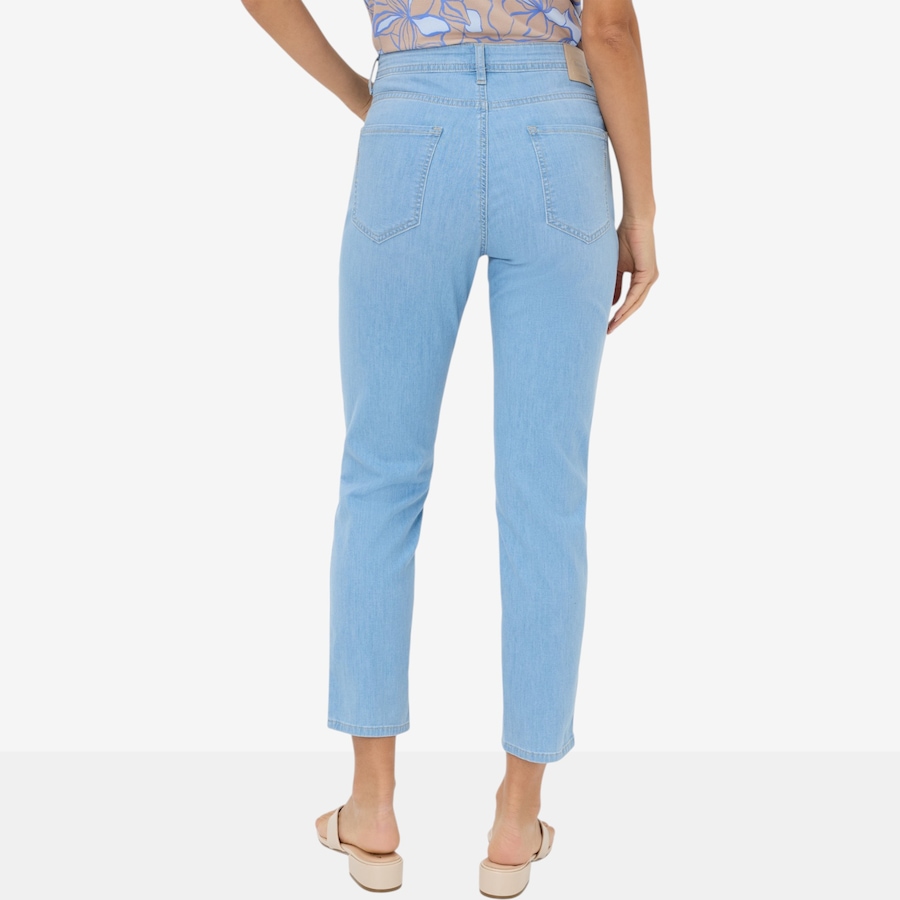 Image 122391_ALTMORE1.jpg, Product 122-391 / Price $268.00, Brax Mary Straight Ultralight Denim from Brax on TSC.ca's Fashion department