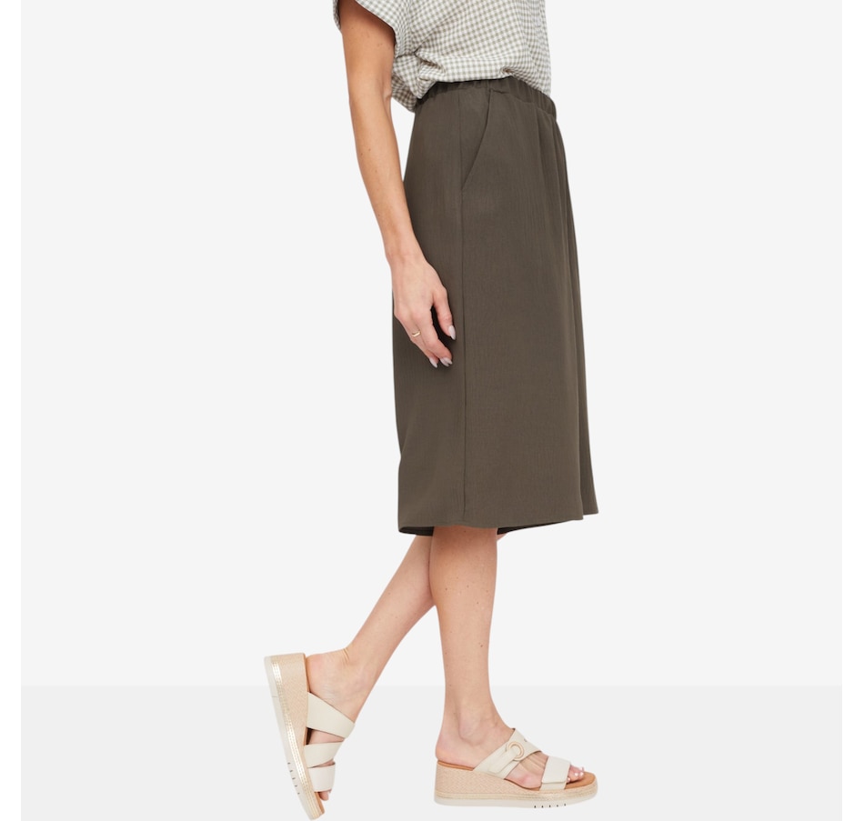 Image 125171_ALTMORE1.jpg, Product 125-171 / Price $54.99, Kim & Co. Crinkle Poplin Mila Shorts with Pockets from Kim & Co. on TSC.ca's Fashion department
