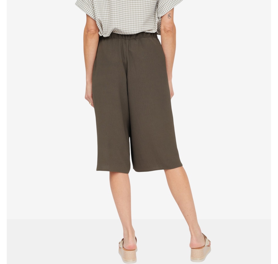 Image 125171_ALTMORE2.jpg, Product 125-171 / Price $54.99, Kim & Co. Crinkle Poplin Mila Shorts with Pockets from Kim & Co. on TSC.ca's Fashion department