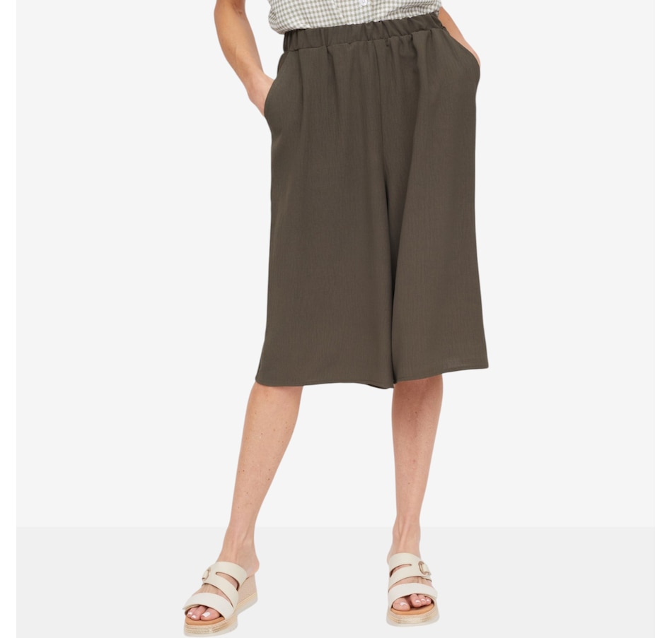 Image 125171_SVS.jpg, Product 125-171 / Price $54.99, Kim & Co. Crinkle Poplin Mila Shorts with Pockets from Kim & Co. on TSC.ca's Fashion department
