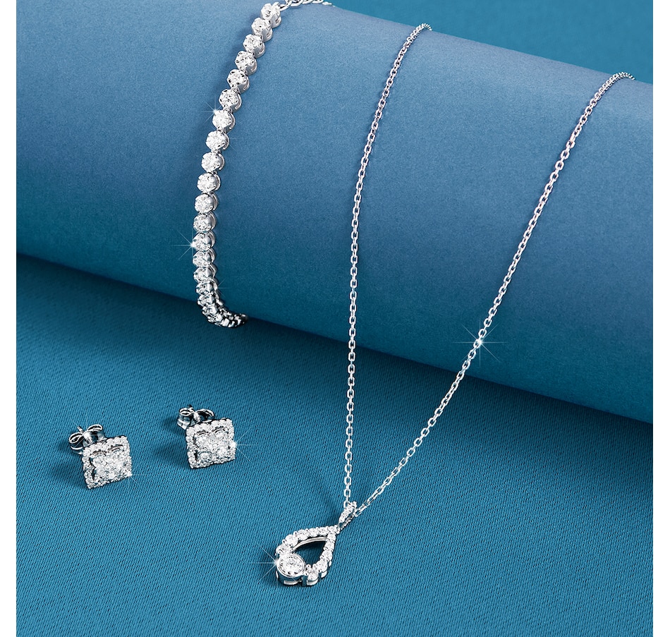 Image 130302_ALTMORE100.jpg, Product 130-302 / Price $499.99, 10K White Gold 0.25 ctw Diamond Pendant with Chain from Diamond Show on TSC.ca's Jewellery department