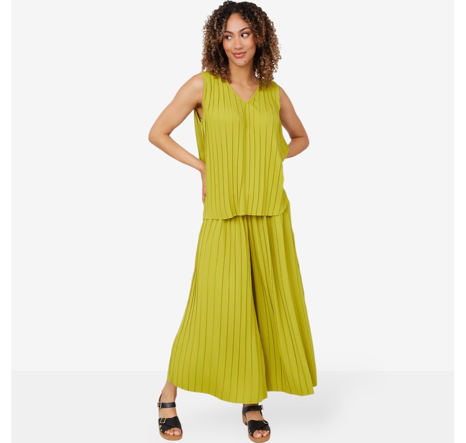 Image 210111_ALTMORE1.jpg, Product 210-111 / Price $39.33, Wynne Style Pleated Crepe Wide Leg Cropped Pant from Wynnelayers on TSC.ca's Fashion department