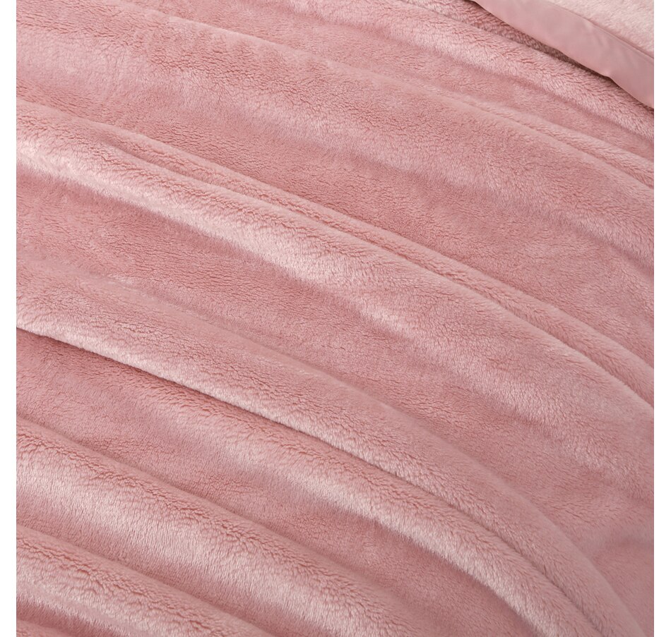 Image 213219_ALTMORE3.jpg, Product 213-219 / Price $29.33 - $39.33, Berkshire VelvetSoft Blanket 2" Binding with Mitered Corners from Berkshire on TSC.ca's Home & Garden department