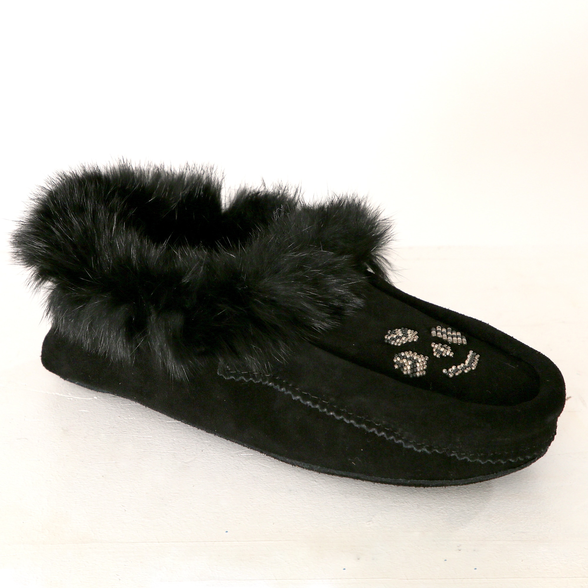 Manitobah mukluks outlet deerskin slipper