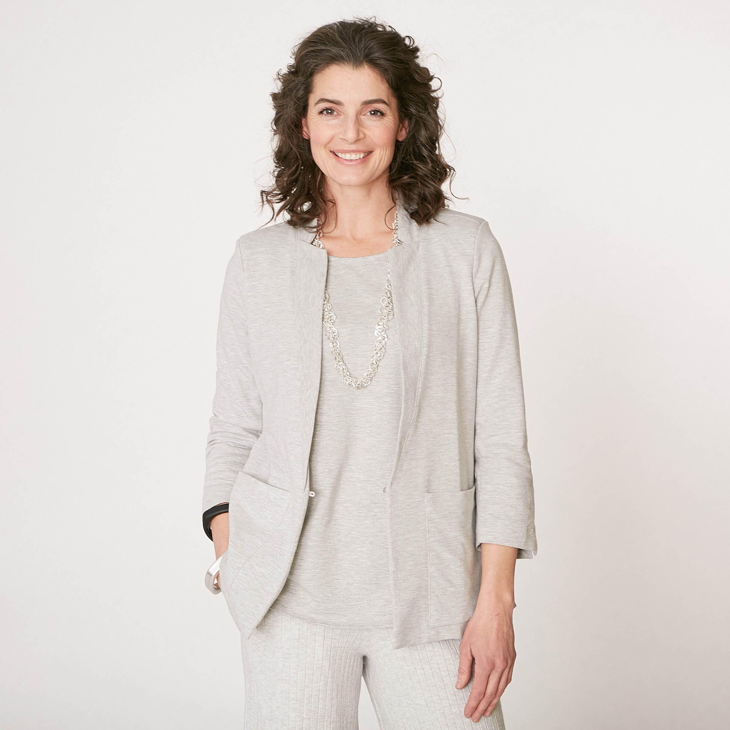 vogue レイニー Gianni Bini black leather studded grommet mules slides 7M