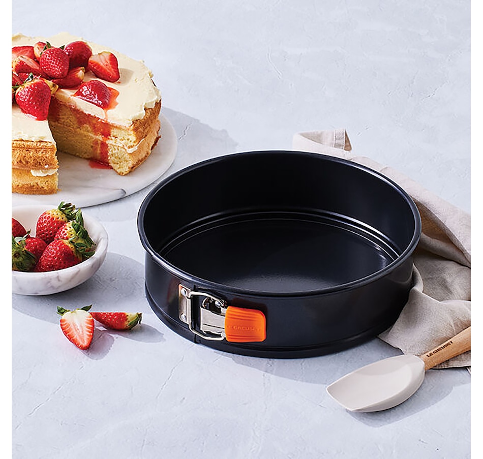 Image 219056_ALTMORE1.jpg, Product 219-056 / Price $50.00 - $60.00, Le Creuset Springform Round Cake from Le Creuset on TSC.ca's Kitchen department