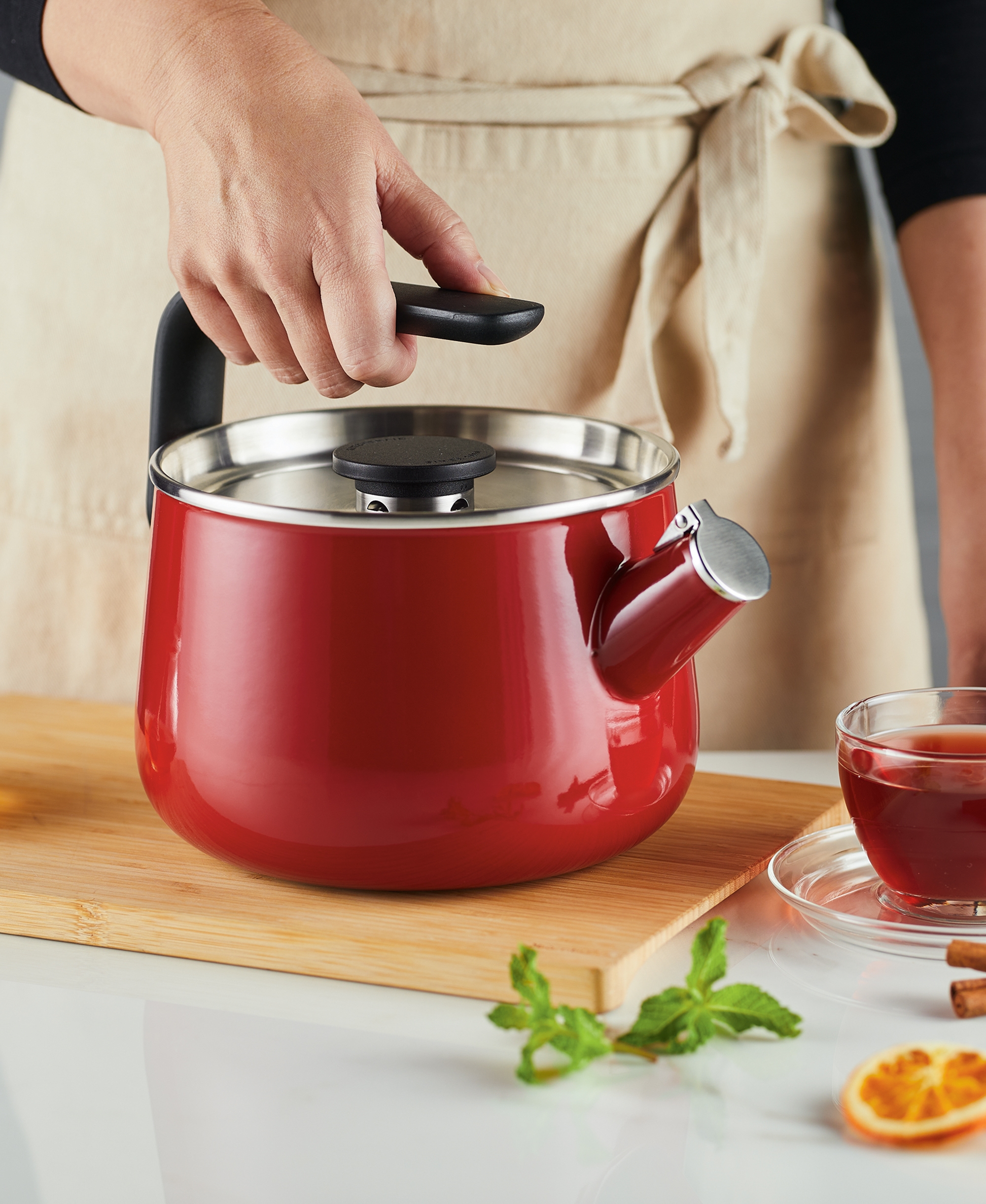 KitchenAid 2-Quart Kettle in Empire Red (TSC exclusive colour