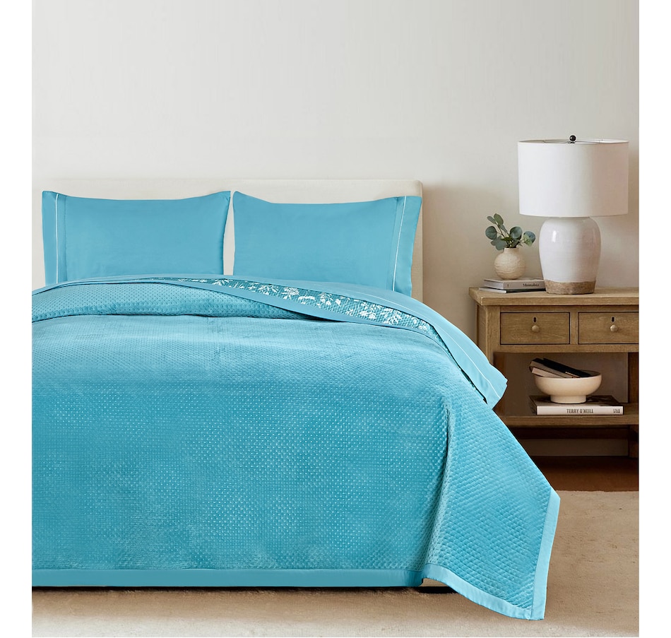 Image 219713_AQA.jpg, Product 219-713 / Price $99.99, Claro Living Home Plush Waffle Blanket from Claro Living Home on TSC.ca's Home & Garden department