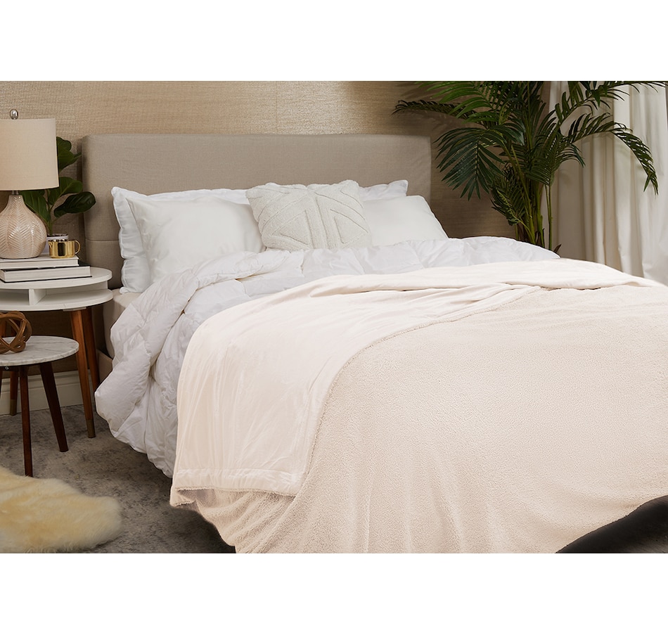 Image 221066_ALTMORE8.jpg, Product 221-066 / Price $24.88 - $39.88, Home Suite Essentials Teddy Bear Blanket from Home Suite on TSC.ca's Home & Garden department
