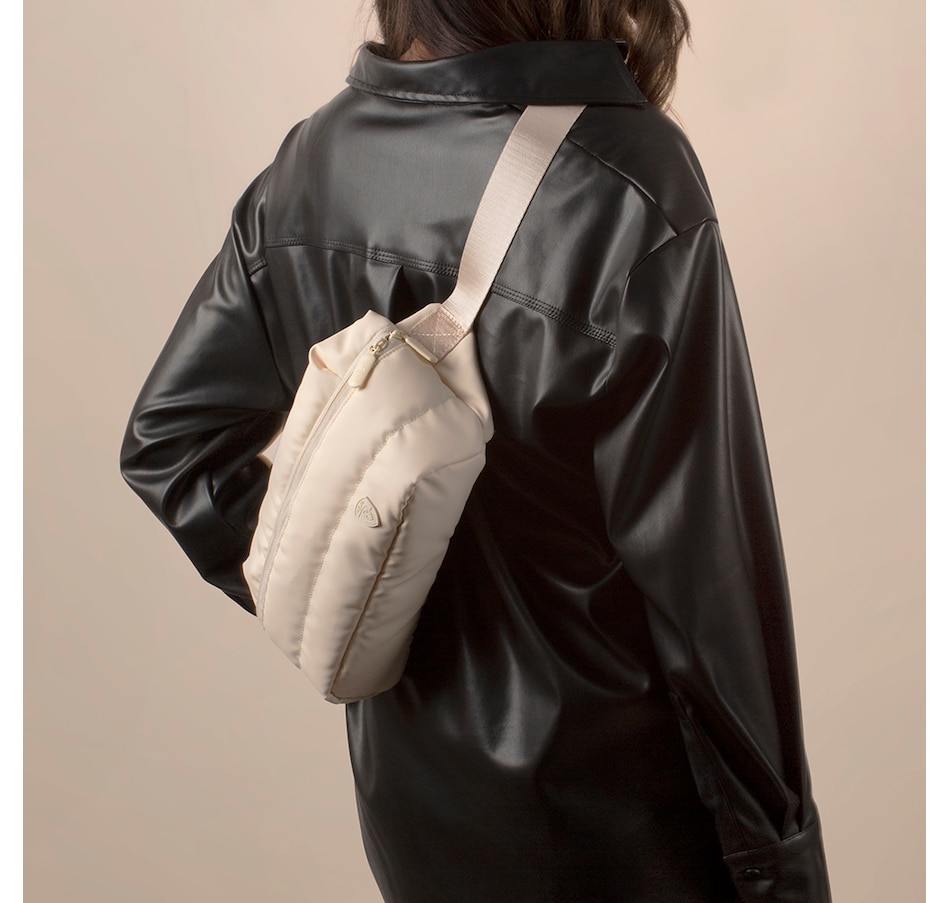 Image 223385_ALTMORE8.jpg, Product 223-385 / Price $59.99, Heys The Puffer Waist Bag from Heys on TSC.ca's Clothing & Shoes department