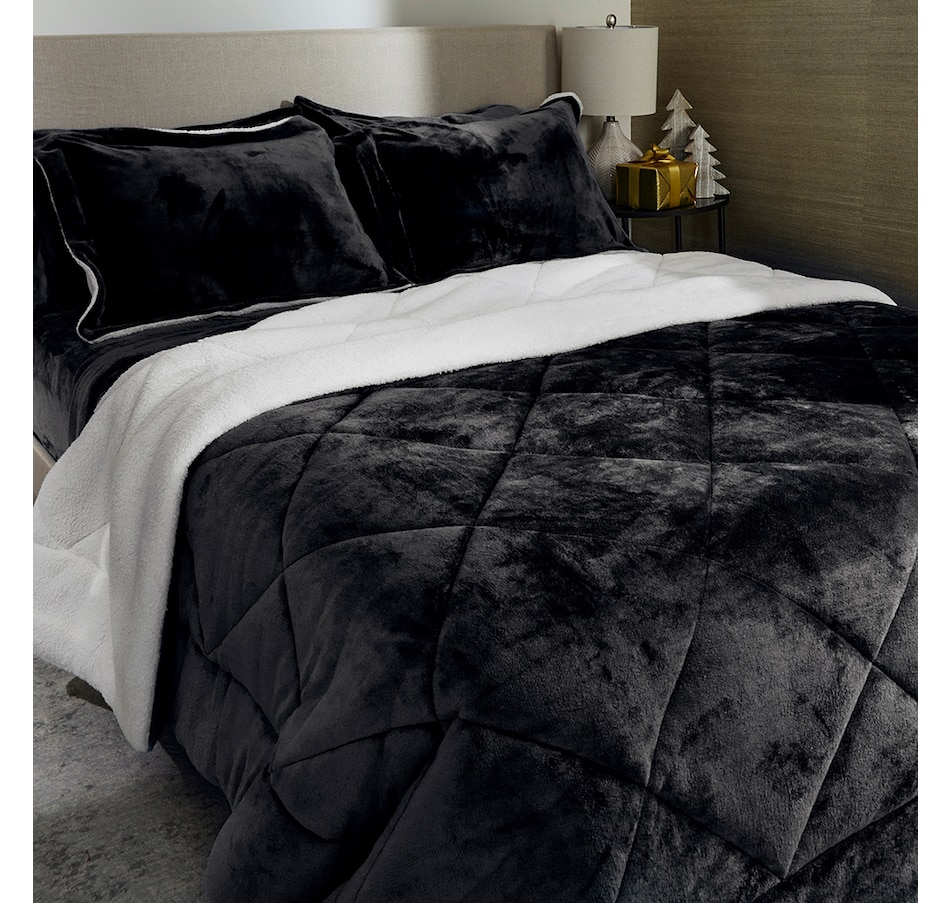 Image 223580_BLK.jpg, Product 223-580 / Price $59.88 - $89.88, Home Suite Mink 3-Piece Comforter Set from Home Suite on TSC.ca's Home & Garden department