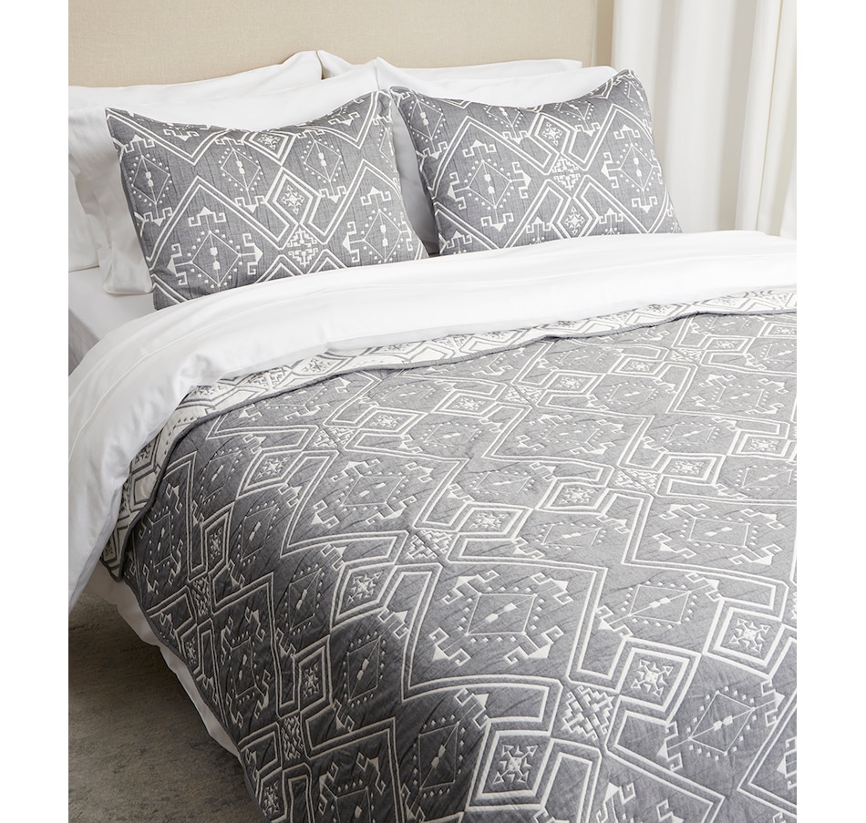 Image 237107.jpg, Product 237-107 / Price $59.88, Home Suite Essentials Cotton Blend Santa Fe Matelasse Quilt Set from Home Suite on TSC.ca's Home & Garden department