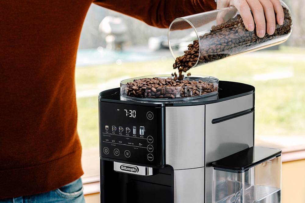 De Longhi TrueBrew Automatic Coffee Machine with Stainless Steel Carafe Bundle