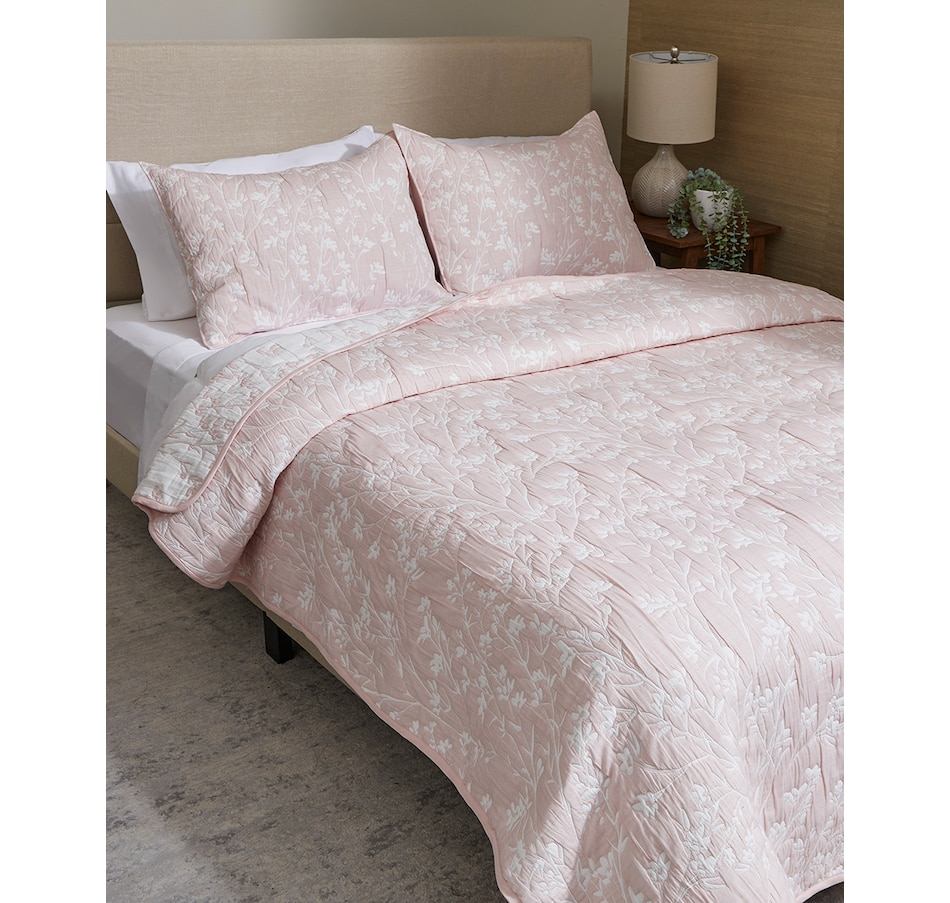 Image 237829_RSE.jpg, Product 237-829 / Price $24.33 - $29.33, Home Suite Matelasse Superbloom 3-Piece Quilt Set from Home Suite on TSC.ca's Home & Garden department