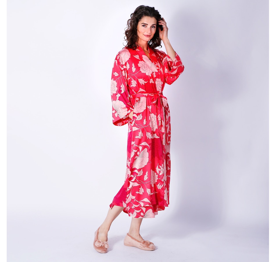 Women's Long Silk Robes Long Satin Robes Long Kimono Robes Floral Silky Bathrobes  Dressing Gown, One Size, Black, One Size : : Clothing, Shoes &  Accessories
