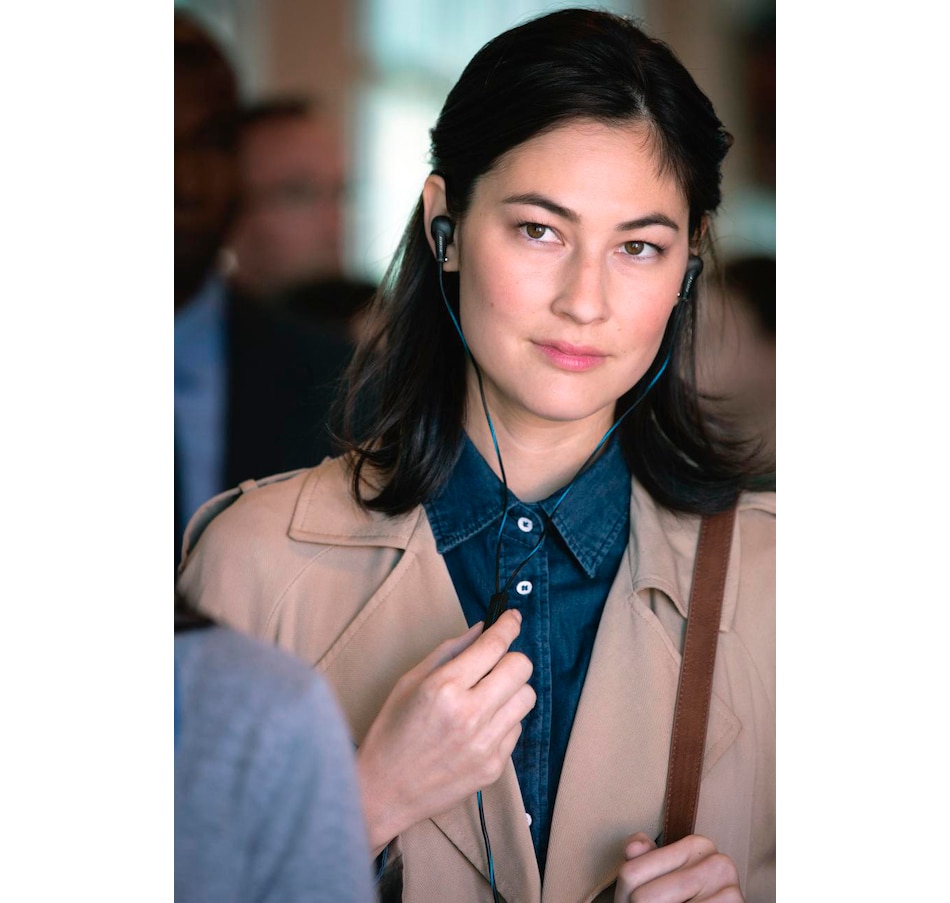 Image 251120_ALTMORE1.jpg, Product 251-120 / Price $329.99, Bose QuietComfort 20 Headphones (Apple Devices) from Bose on TSC.ca's Electronics department