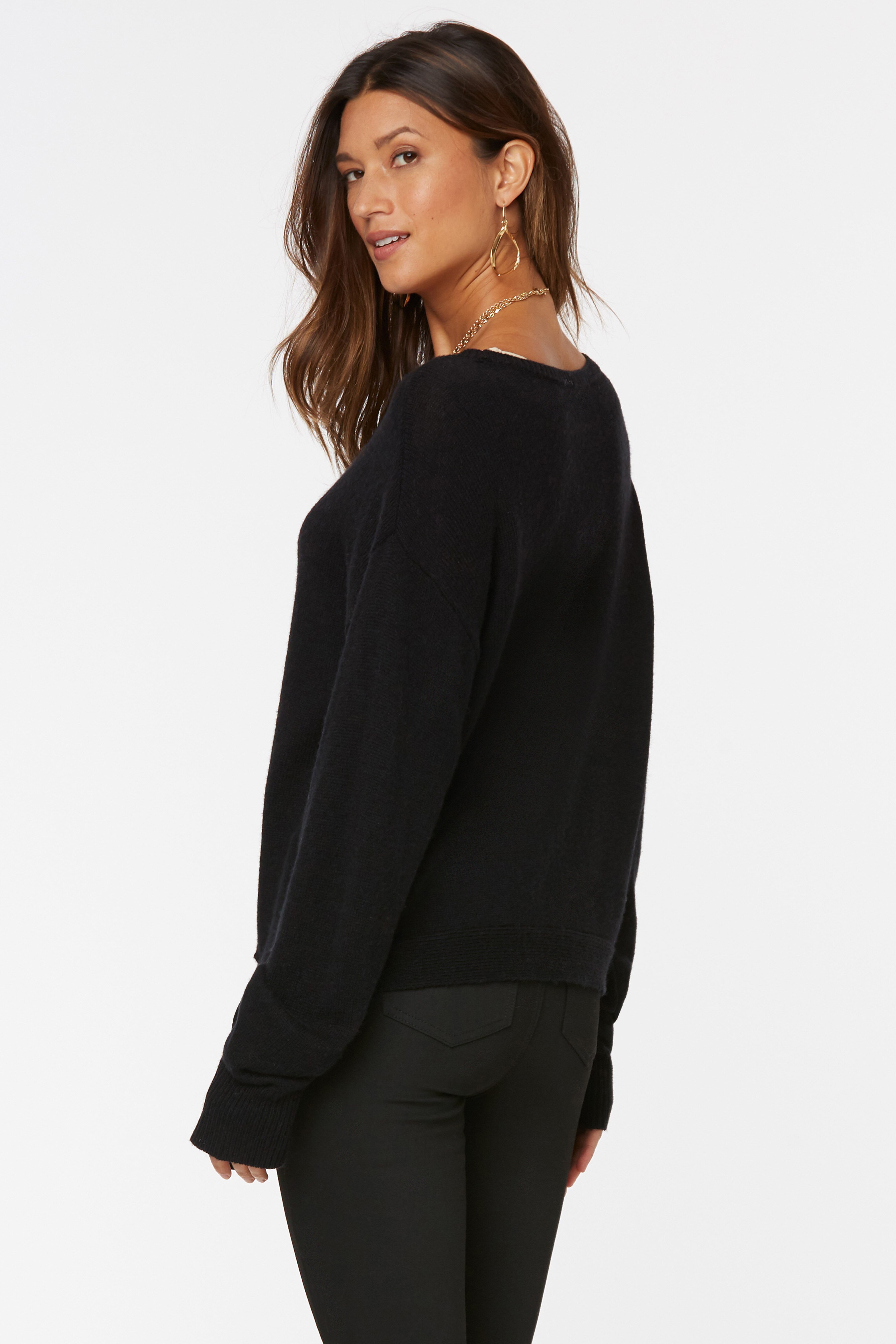 【THEAIRTOWN】duck down crop jumper_black Black Crop Zip Hoodie - Women's with Drawstring Hood | Oner