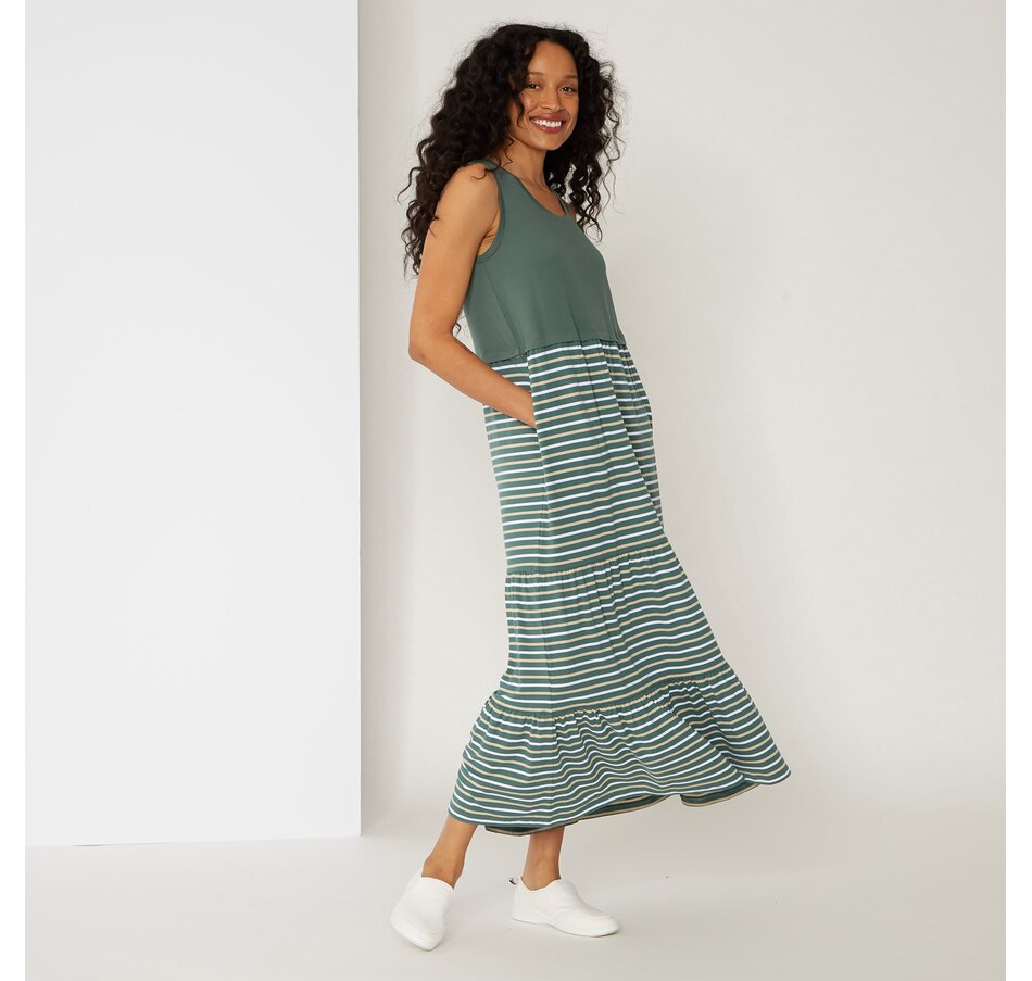 Cuddl Duds Petite Flexwear Scoop-Neck Tiered Maxi Dress 