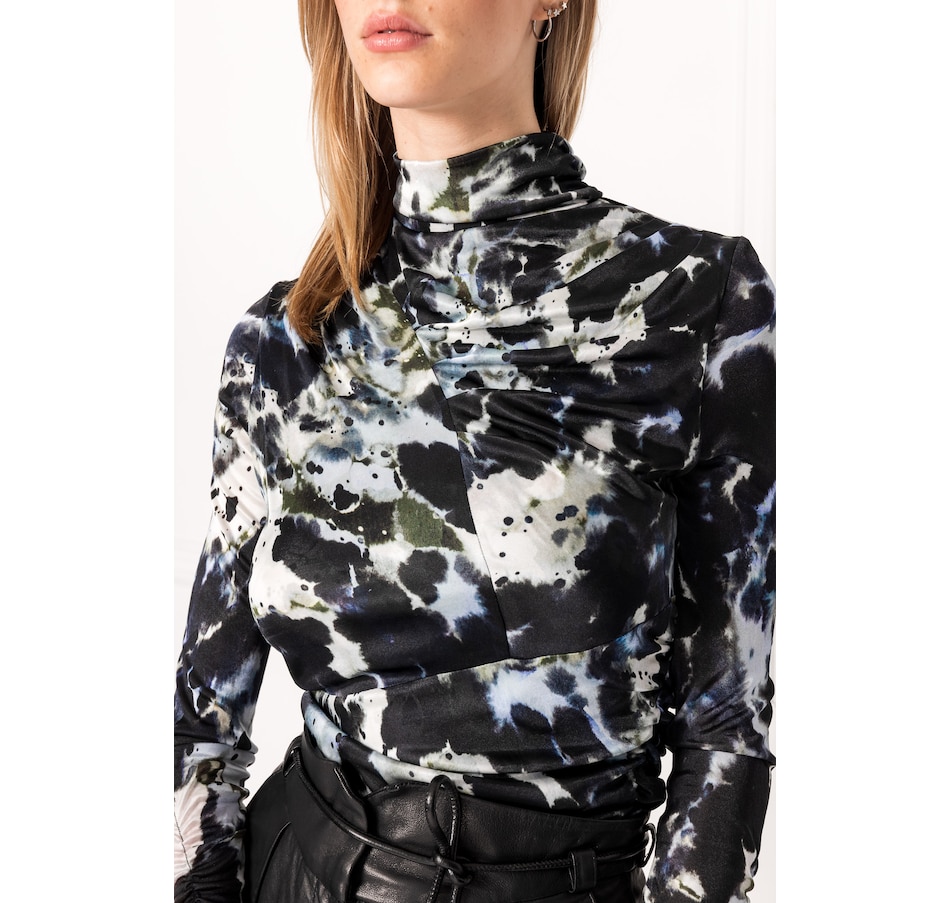 LAMARQUE Luvina Turtleneck Top