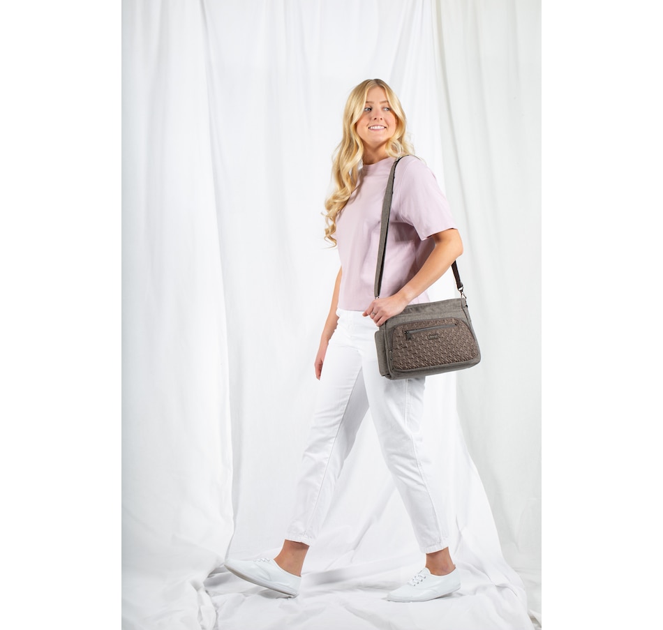 Image 486660_ALTMORE9.jpg, Product 486-660 / Price $39.88, Lug Shimmy SE Bag from Lug on TSC.ca's Home & Garden department