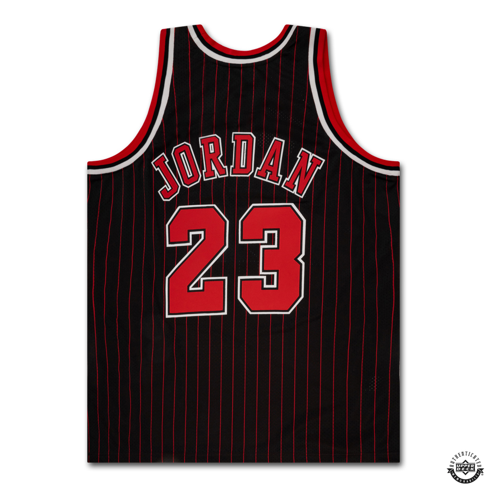 Upper Deck Authenticated Autographed Michael Jordan Chicago Bulls