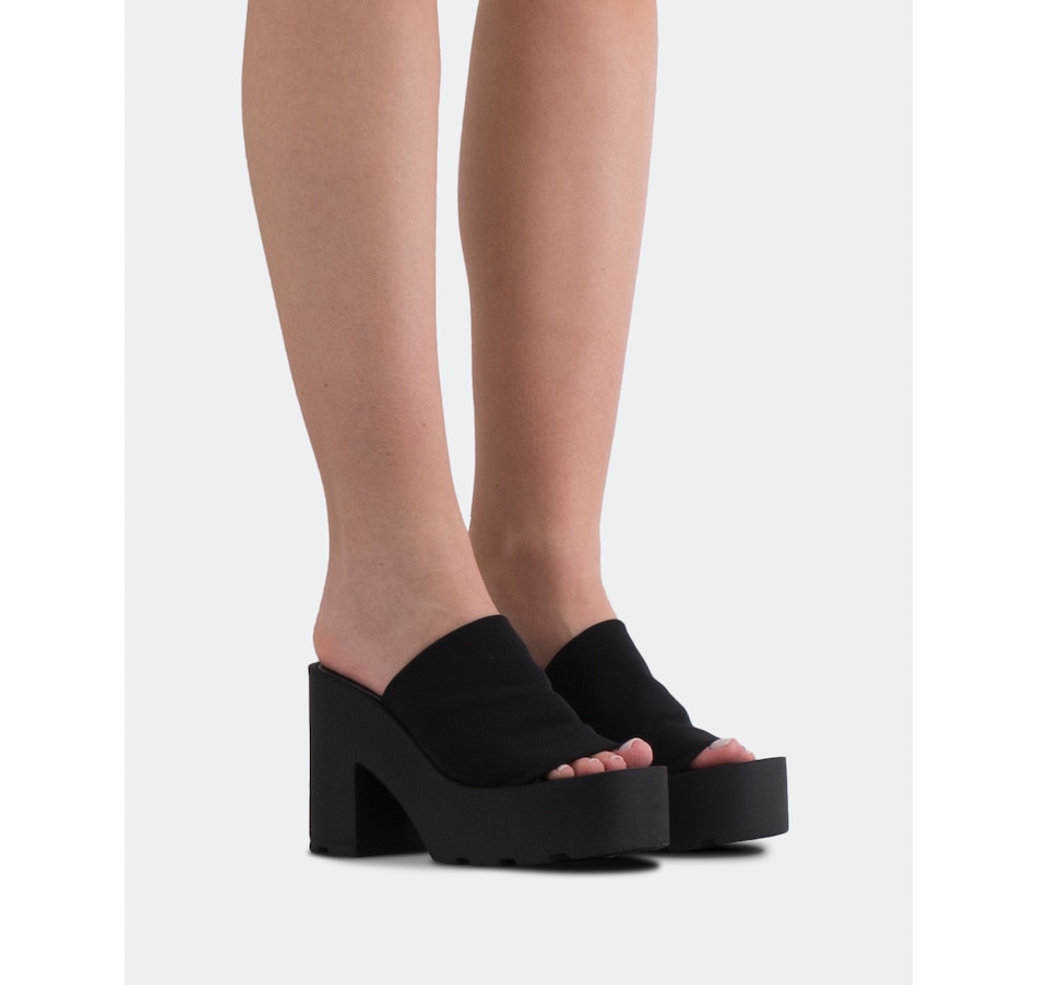 Image 659317_ALTMORE1.jpg, Product 659-317 / Price $148.00, L'Intervalle Carangi Sandal from L'Intervalle on TSC.ca's Shoes department