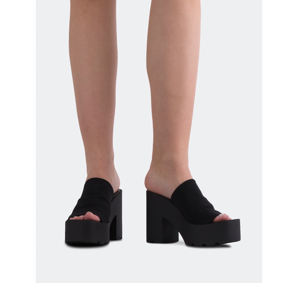 Image 659317_ALTMORE3.jpg, Product 659-317 / Price $148.00, L'Intervalle Carangi Sandal from L'Intervalle on TSC.ca's Shoes department