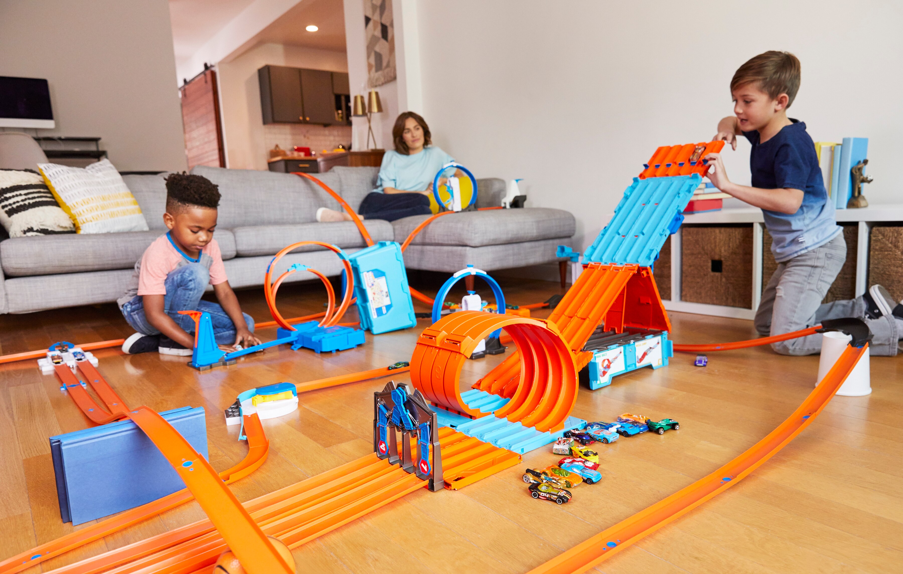 hot wheels track builder system race crate & stunt set