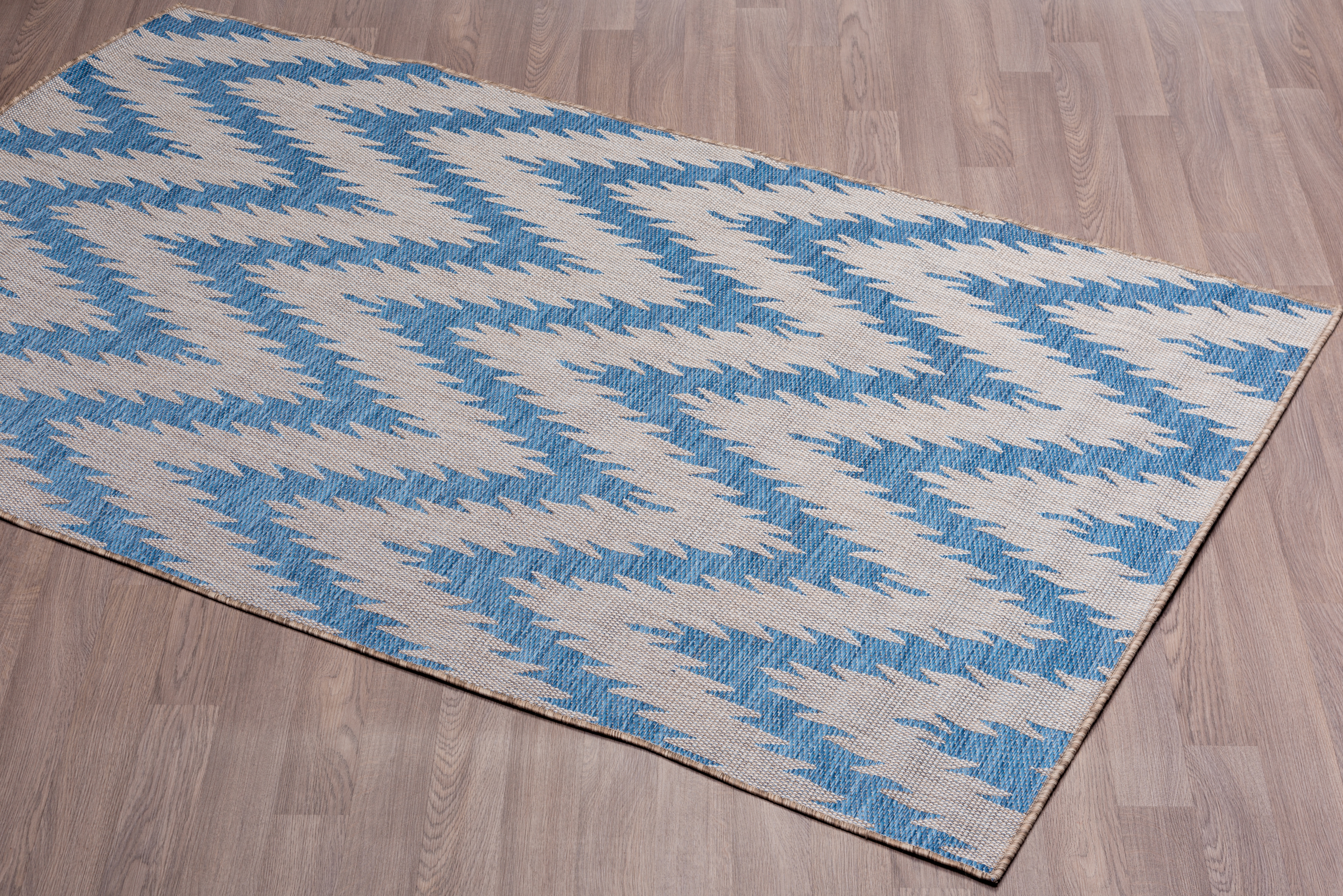Carnival Indoor/Outdoor Zig-Zag Polypropylene Rug - TSC.ca